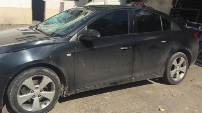 atropello a un joven en pleno centro de la plata, escapo del lugar y su papa lo entrego