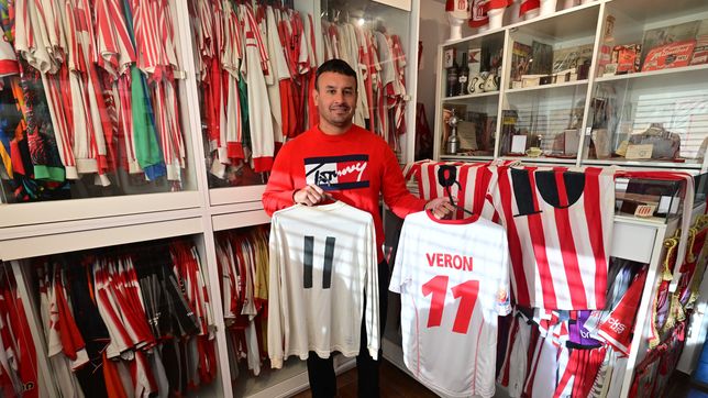 estudiantes en museo: las entradas de las finales del mundo, el traje del campeon y las camisetas gloriosas