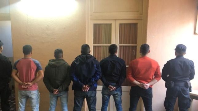 indagan a los ocho policias detenidos por las muertes en monte