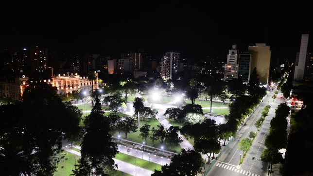 asi quedara la renovada plaza san martin de noche