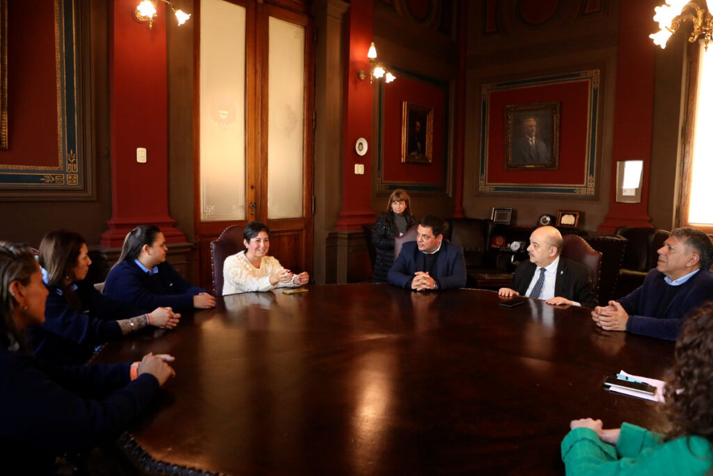 Este lunes, la empresa Nueve de Julio y la UNLP sellaron un convenio para impulsar capacitaciones en g&eacute;nero y prevenci&oacute;n