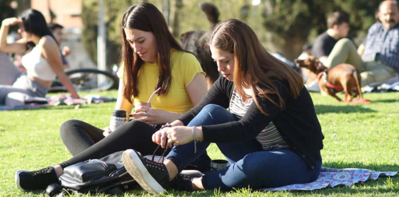 Los especialistas pronostican un domingo soleado en La Plata. 