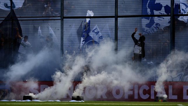 no merecemos vivir esto: la emocion de un hincha de gimnasia rosarino que recibio al plantel entre lagrimas