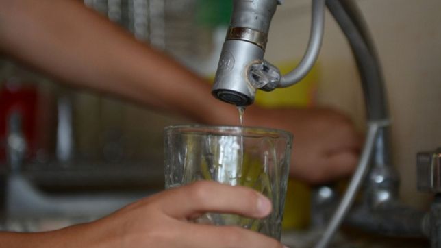 absa trabaja en una importante obra y anticipo que faltara agua en la plata