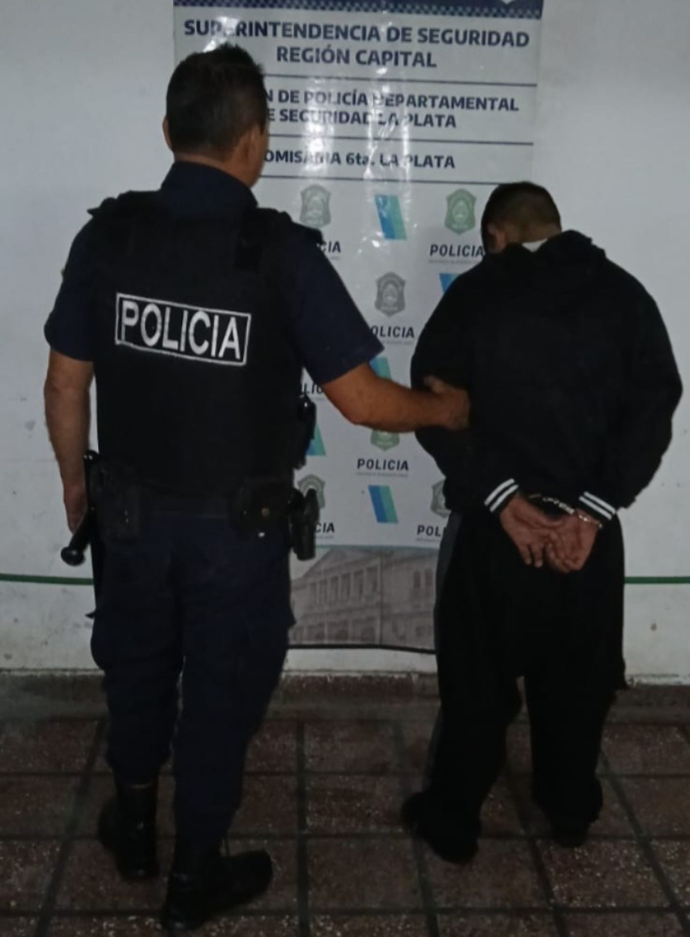 El robo ocurrió durante la madrugada del martes en un negocio de La Plata.