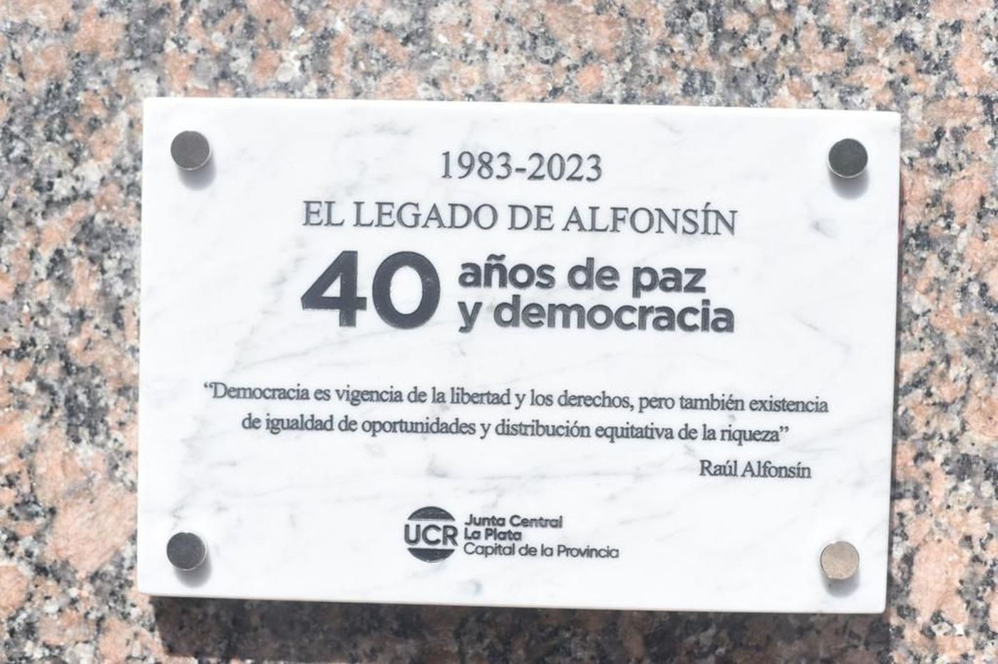 La Ucr De La Plata Conmemoró Los 40 Años De Democracia En Plaza Moreno