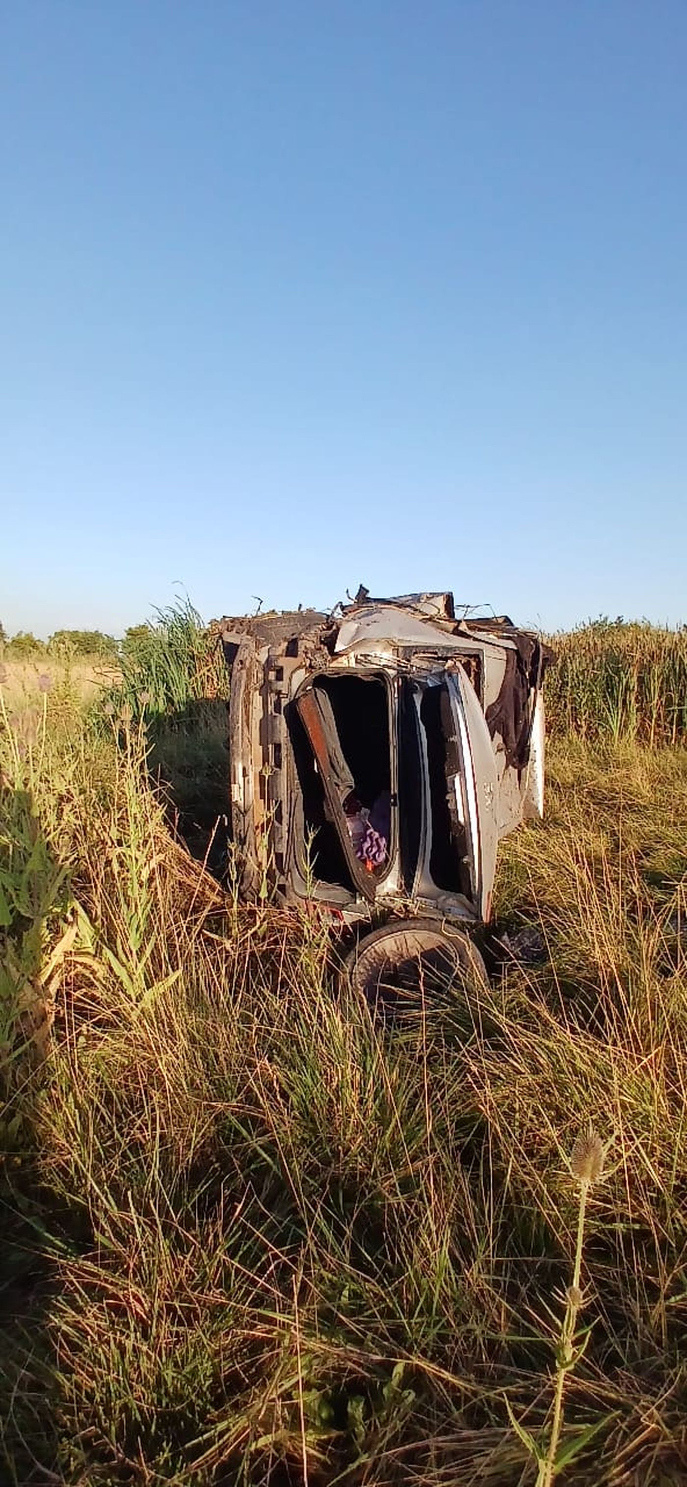 El Peugeot 408 en el que viajaba la familia por Ruta 36 volc&oacute; y una mujer de 27 muri&oacute; en el acto