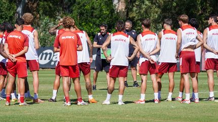 Eduardo Domínguez analiza varias dudas y se acerca la definición del equipo de Estudiantes
