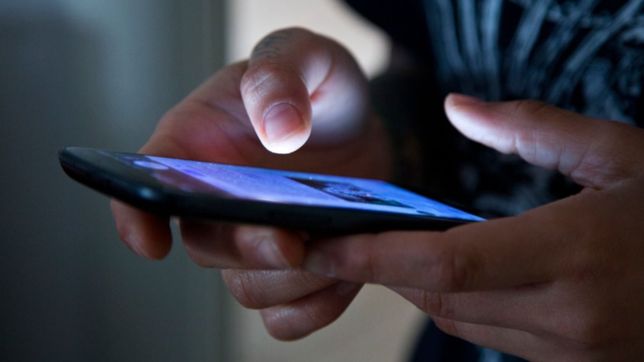 acoso sexualmente a una mujer y se justifico por la abstinencia tortuosa del aislamiento