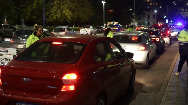 un operativo en la plata termino con mas de 50 autos y motos secuestradas y detenidos con drogas