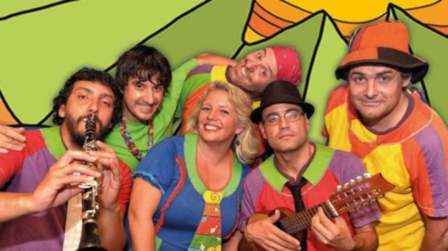 domingo de musica y baile junto a la banda de las corbatas que festeja sus 10 anos