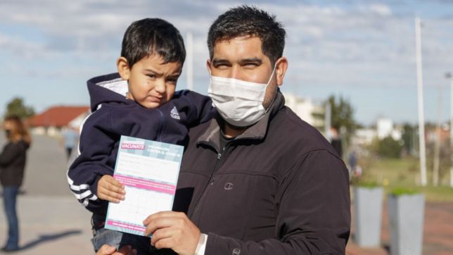 arranco la vacunacion libre y sin turno para los mayores de 50 anos y embarazadas