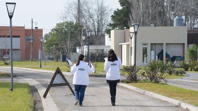 la justicia avalo a arba contra vecinos de countries de la plata que no pagan la suba de tasas