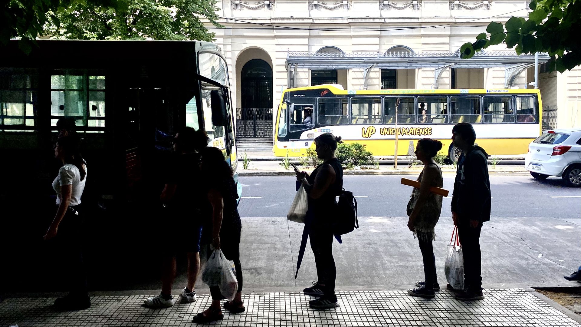 Las empresas de micros normalizarán gradualmente el servicio aunque no hubo acuerdo