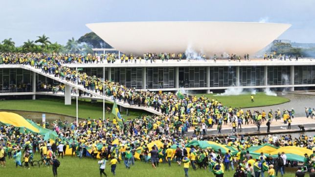 miles de bolsonaristas tomaron el palacio del planalto, el congreso y la corte en brasilia