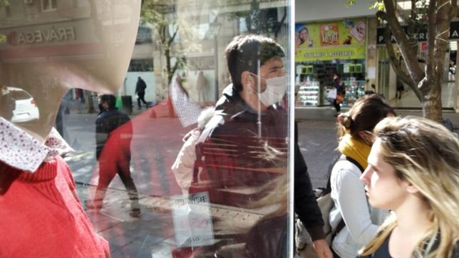 desde el lunes, los comercios no esenciales amplian sus horarios de atencion en la plata