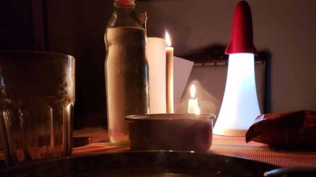 ?sin luz cada vez que llueve?: ola de reclamos contra edelap durante la tormenta