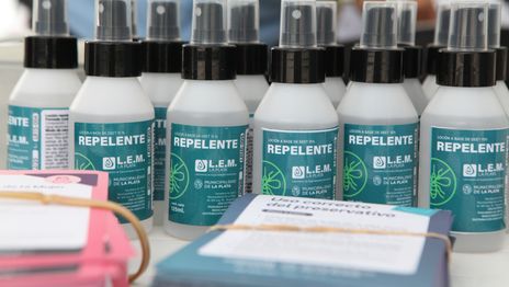Entregaron más de 25 mil repelentes contra el dengue y refuerzan la prevención en La Plata Entregaron más de 25 mil repelentes contra el dengue y refuerzan la prevención en La Plata