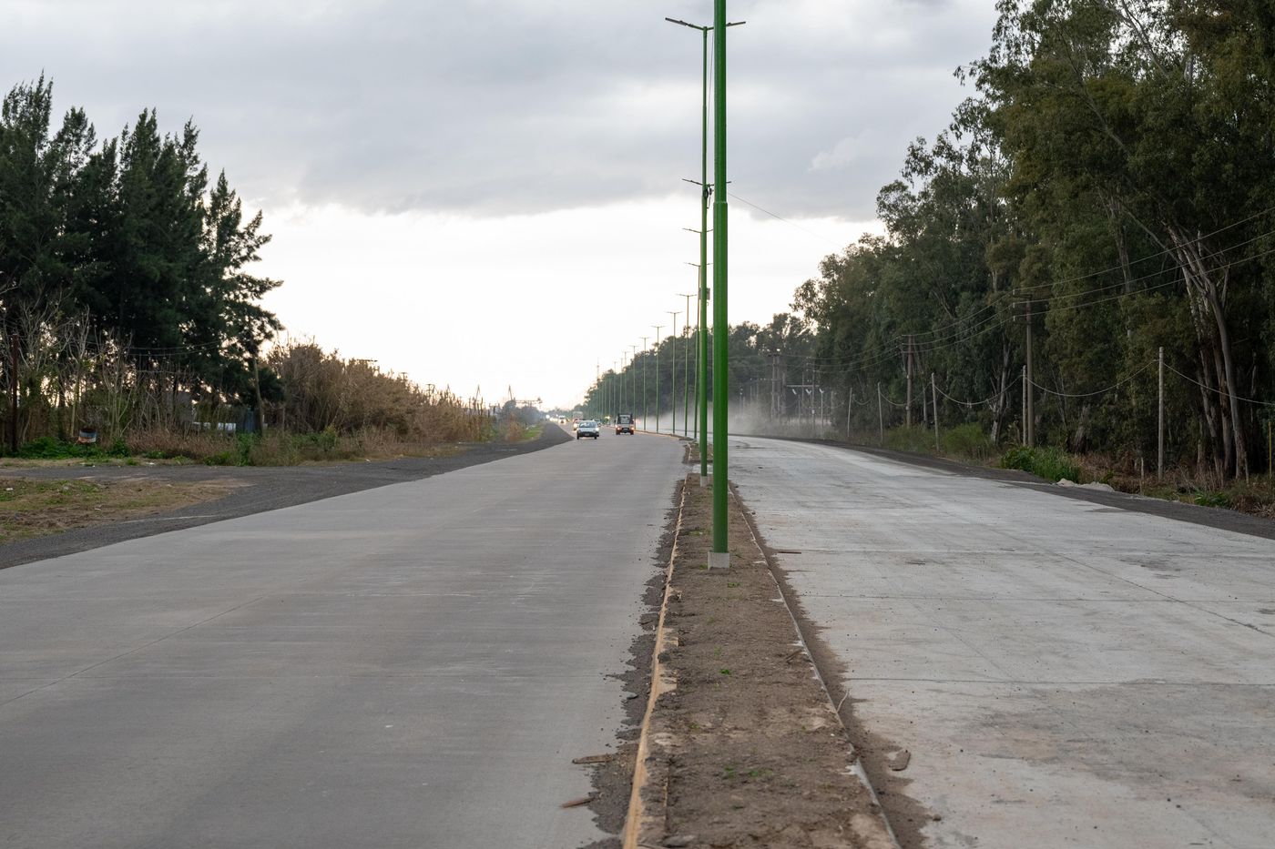 El Camino Rivadavia se extiende a lo largo de cuatro kilómetros para unir el casco urbano de Ensenada con la avenida 122 en La Plata