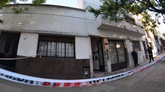 conmocion a metros de la estacion de trenes: encontraron muerta a una mujer en 1 y 42