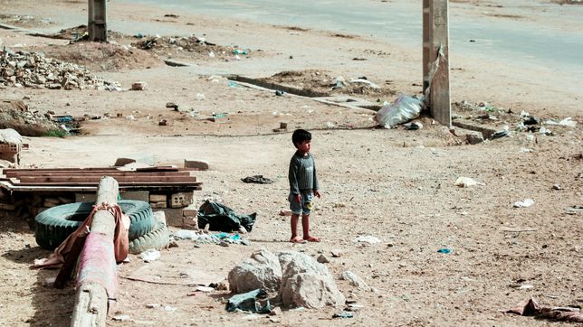 casi la mitad de los chicos de menos de 14 anos en el pais son pobres