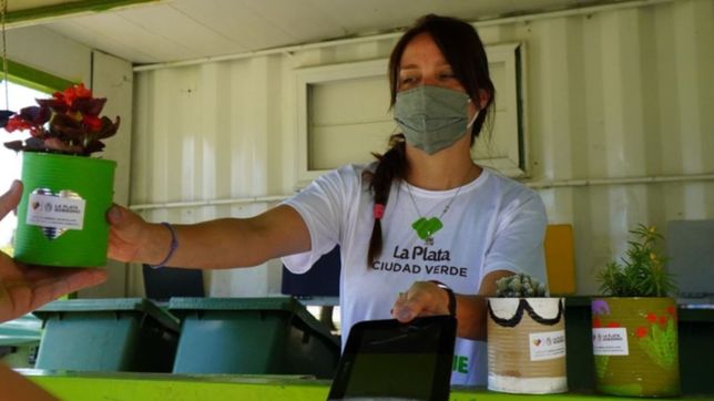 ahora el eco canje llega a city bell: entregaran plantines a cambio de residuos secos