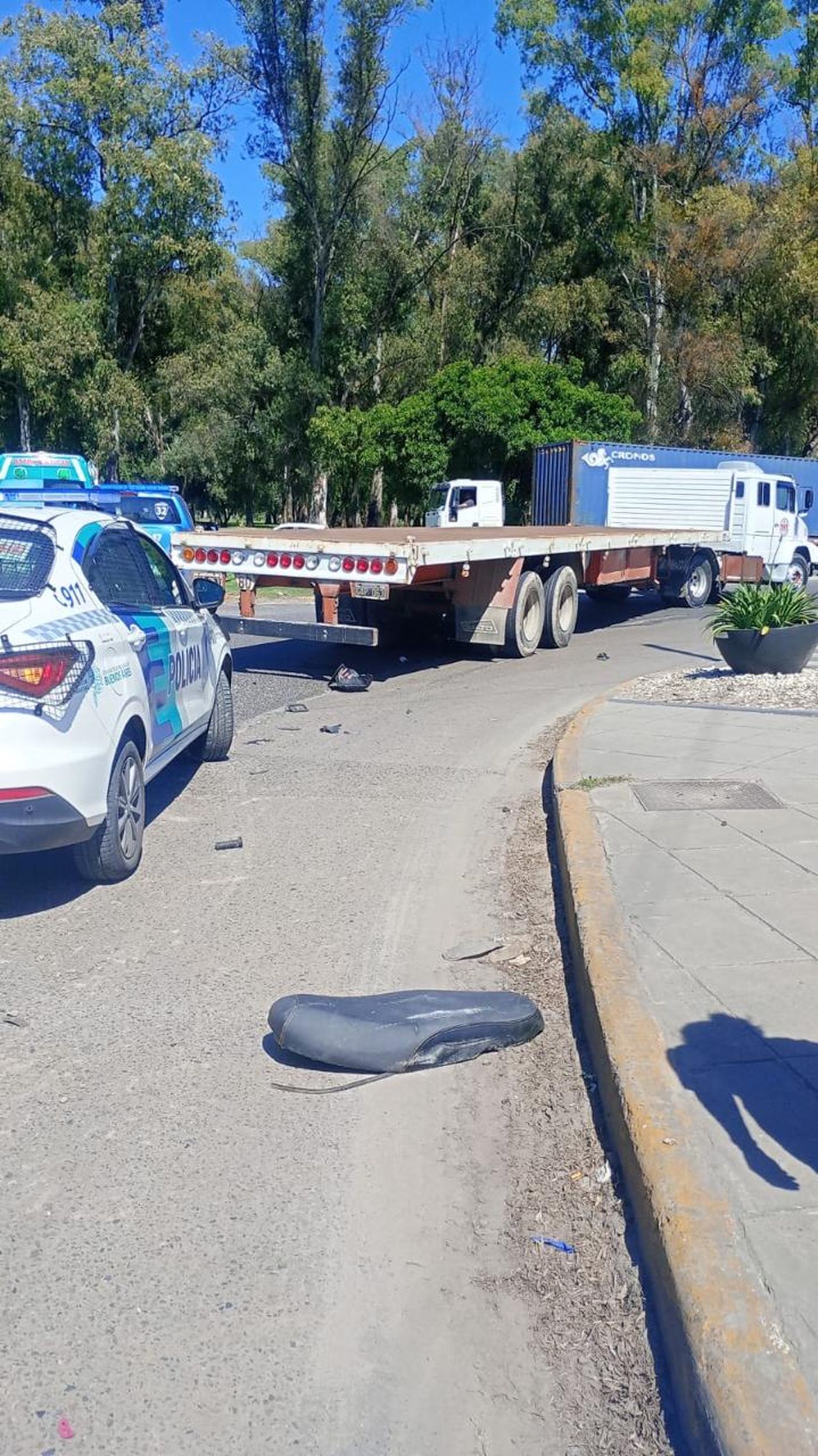El brutal choque tuvo lugar en la transitada rotonda ubicada justo en el límite de La Plata y Berisso