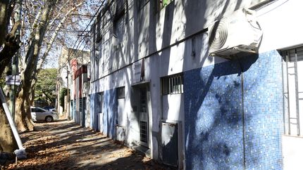 Gritos de madrugada, mordaza y lesiones: las pistas detrás del crimen del funcionario de la UNLP
