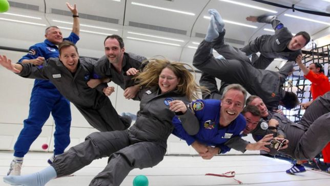 convocan a un concurso que premiara a los ganadores con un dia para ser astronautas