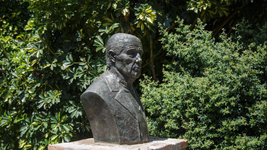 rene favaloro ya tiene su primera escultura en un espacio publico porteno rene favaloro ya tiene su primera escultura en un espacio publico porteno