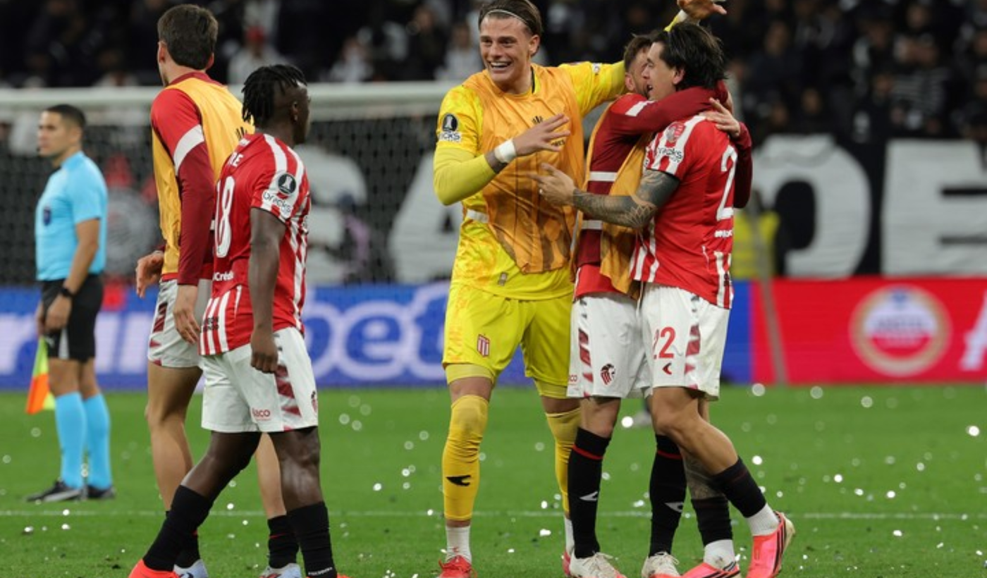 Estudiantes Corinthians festejo