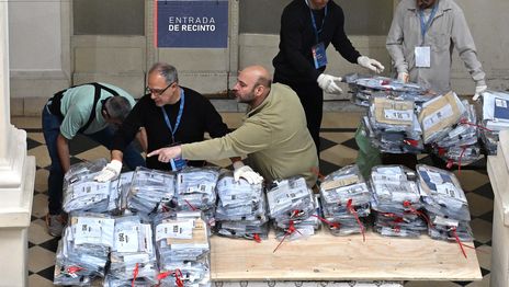 Así arrancó el escrutinio definitivo de las elecciones legislativas en el Pasaje Dardo Rocha Así arrancó el escrutinio definitivo de las elecciones legislativas en el Pasaje Dardo Rocha