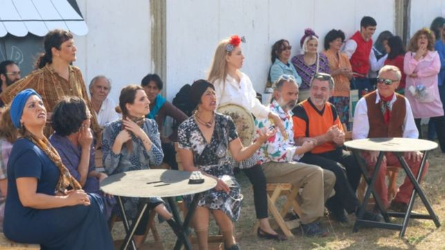 el grupo la caterva actuo en una carcel para agradecer telones donados por las internas