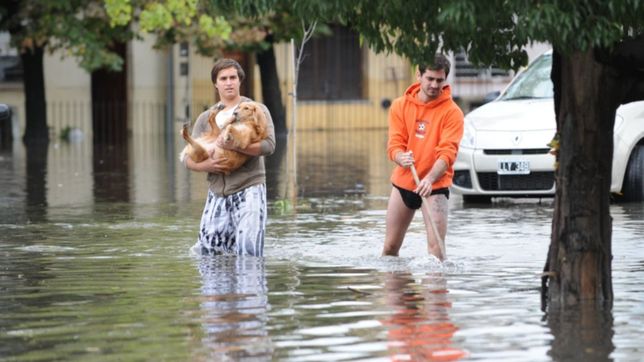 garro presento cinco nuevas estaciones meteorologicas para prevenir inundaciones