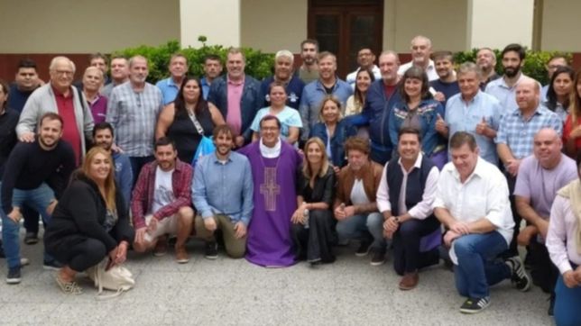 la dirigencia politica e institucional despidio al obispo que asumira en la plata