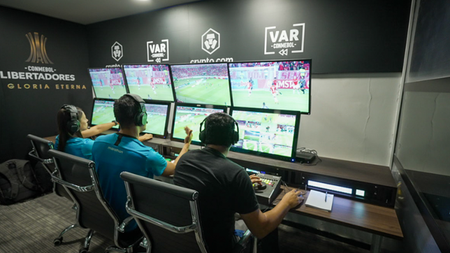 los arbitros explicaran en vivo todas las decisiones del var