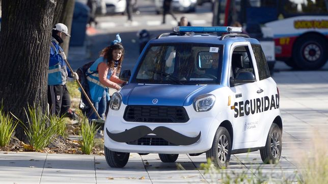 los guardias que manejan los tito en las plazas de la plata denuncian que hace dos meses que no les pagan