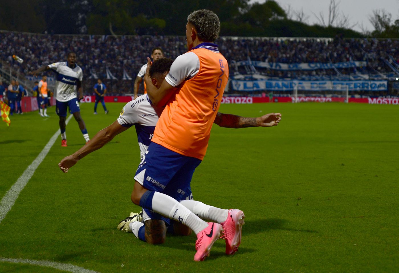 Gimnasia Platense Pintado Sosa festejo gol.jpg