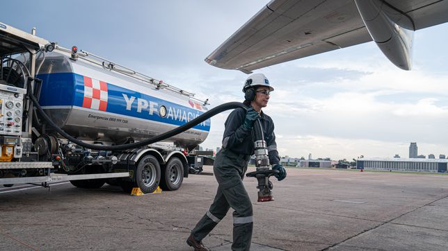 la refineria de ypf la plata alcanzo un record historico en produccion de combustible para aviones