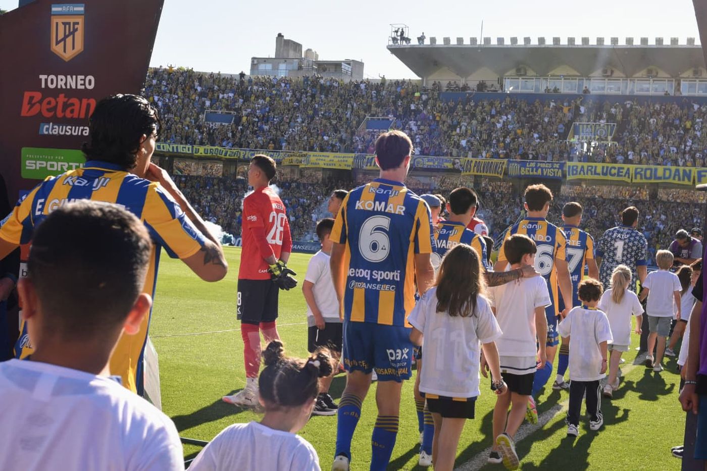 El pasillo del campe&oacute;n de Estudiantes a Rosario Central.