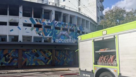 Fuego y tensión en el edificio de Accenture ubicado en pleno centro de La Plata
