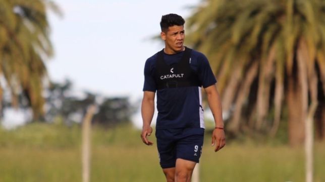 gimnasia entrena a puertas cerradas y maradona empieza a definir el equipo