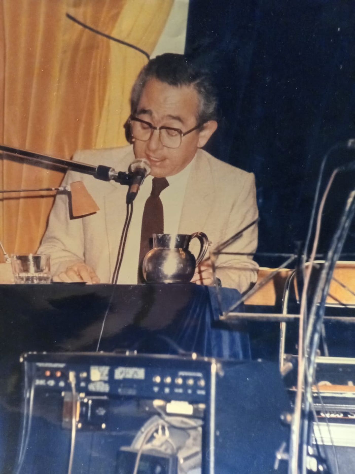 Supo ser programador de conciertos en la Caja de Ingenieros de La Plata.