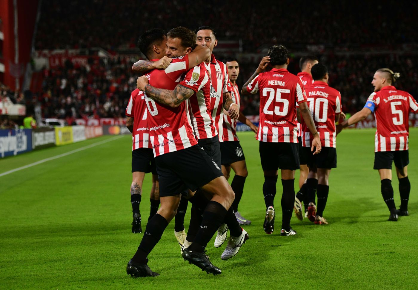 Estudiantes Universidad de Chile Festejo gol Piovi Núñez.jpg