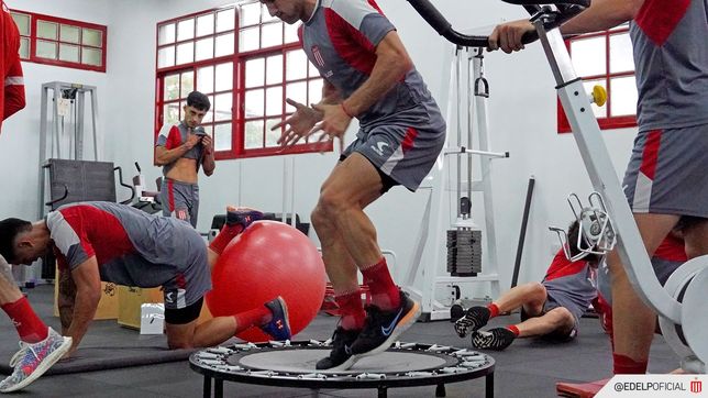 el clima cambio los planes de estudiantes: bajo techo y sin pelota