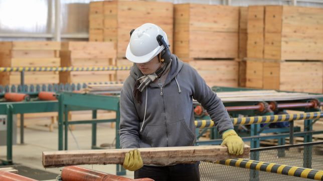 ocho empresas de la plata recibieron sus escrituras tras anos de gestiones y demoras administrativas