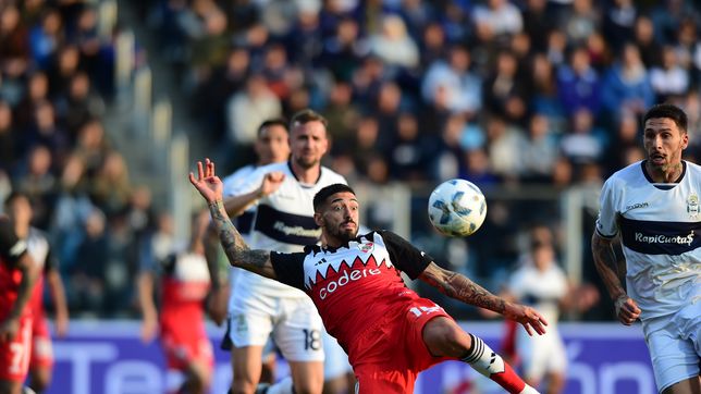 gimnasia mira hacia diciembre donde resolvera el destino de varios jugadores