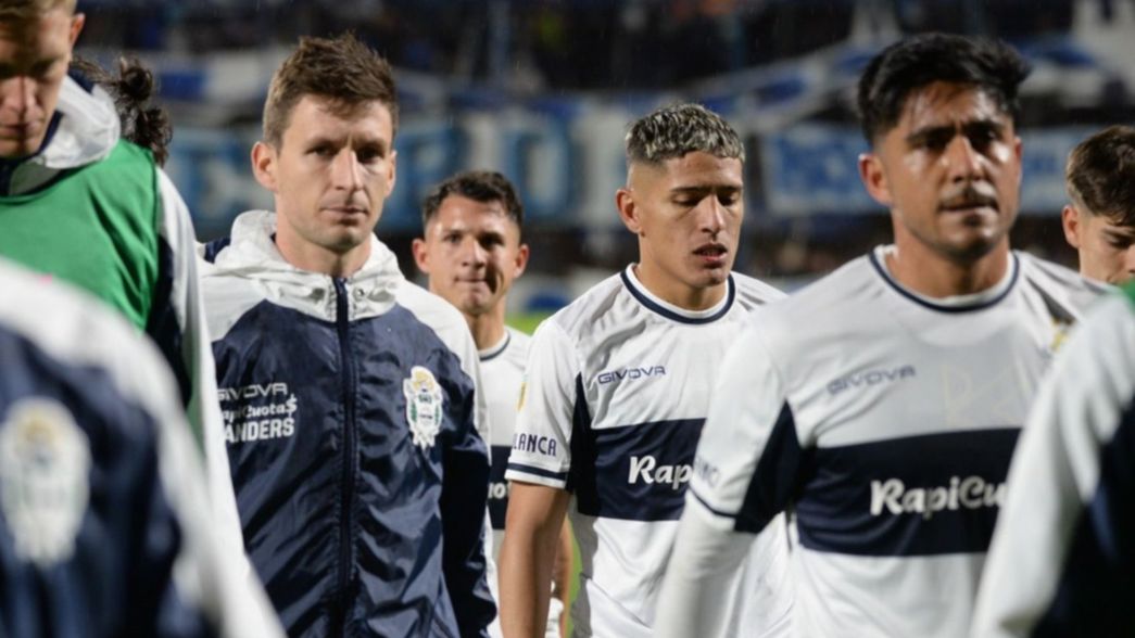 El Lobo perdió 3 a 0 con Talleres y dejó una imagen preocupante de cara al futuro