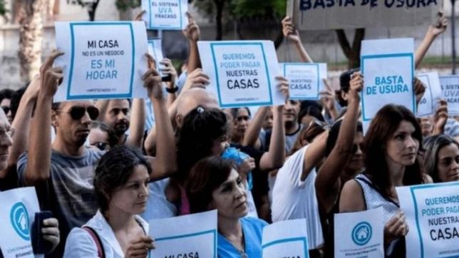 vecinos de la plata con hipotecas en uva se movilizan contra el relanzamiento de los creditos