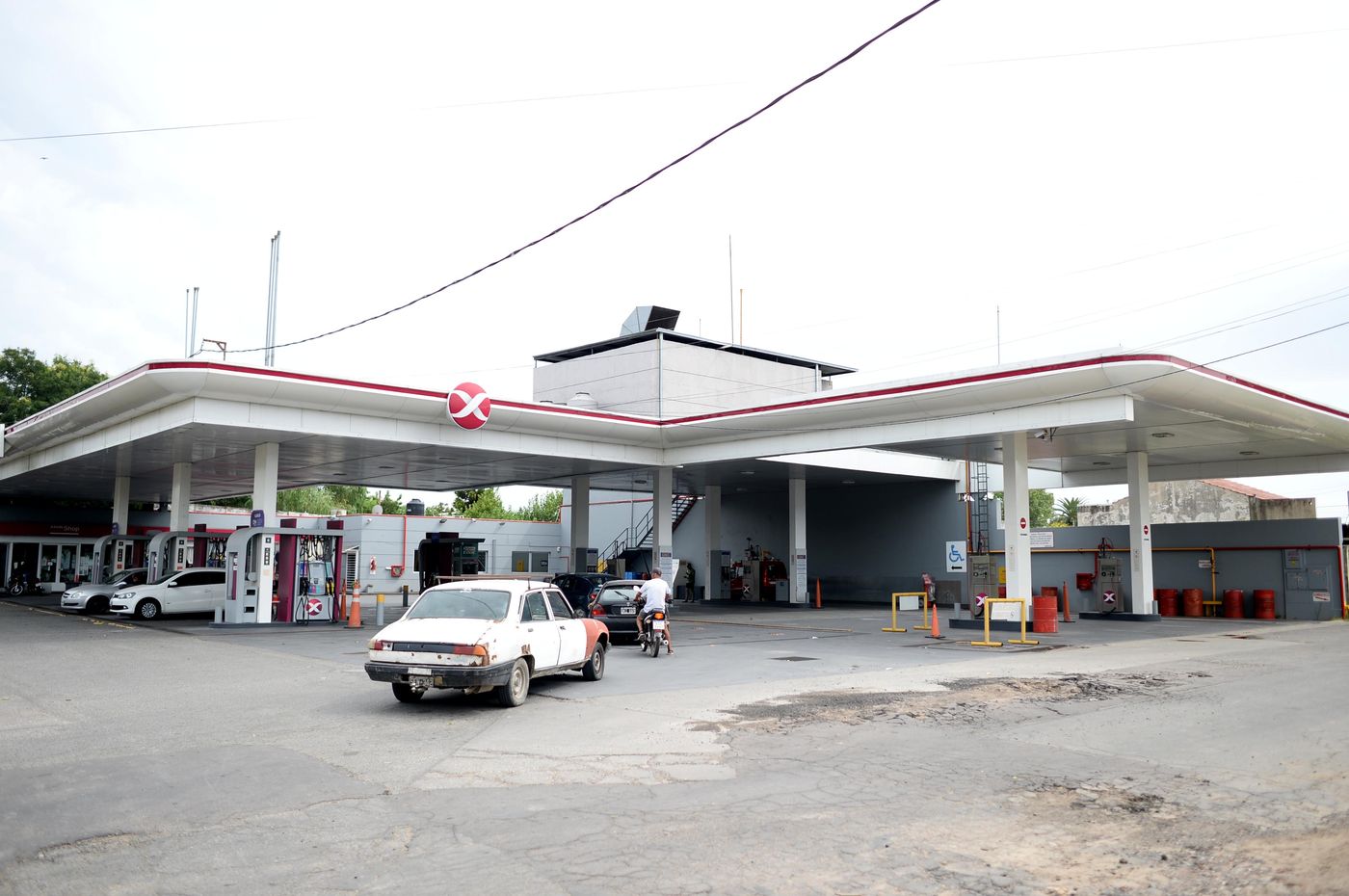 La Axion de 7 y 85, en La Plata, funciona con normalidad. La Axion de 7 y 85, en La Plata, funciona con normalidad.